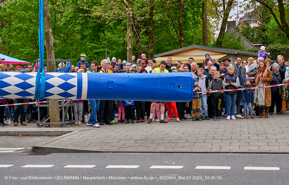 01.05.2023 - Maibaumaufstellung in Berg am Laim